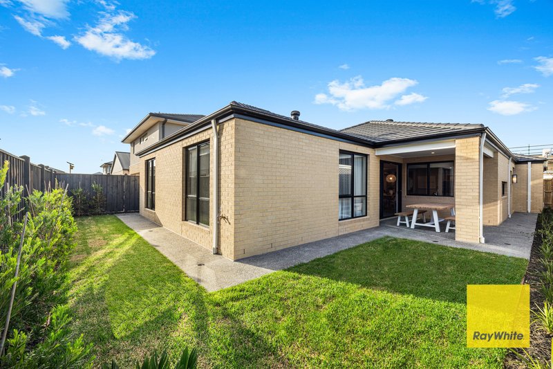 Photo - 5 Generosa Grove, Tarneit VIC 3029 - Image 28