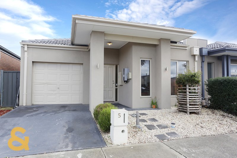 Photo - 5 Gerald Street, Craigieburn VIC 3064 - Image 2