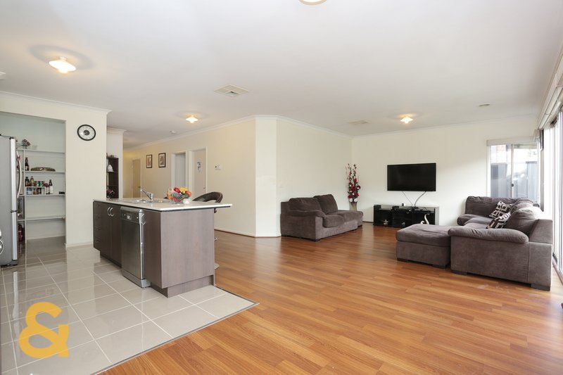 Photo - 5 Gerald Street, Craigieburn VIC 3064 - Image 5