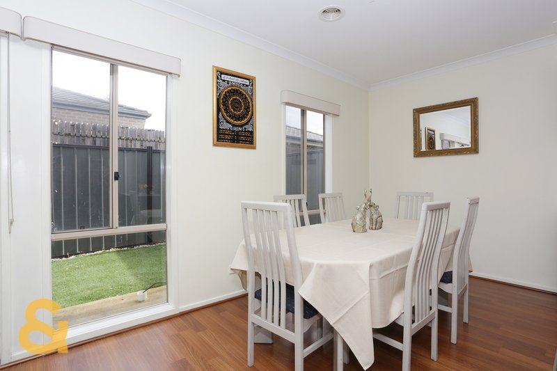 Photo - 5 Gerald Street, Craigieburn VIC 3064 - Image 6