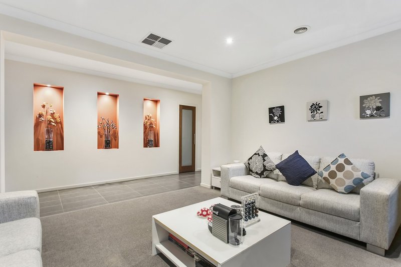 Photo - 5 Geranium Court, Berwick VIC 3806 - Image 4