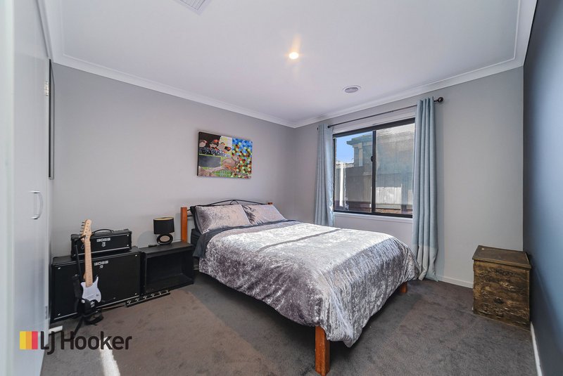 Photo - 5 Ginger Crescent, Mickleham VIC 3064 - Image 13