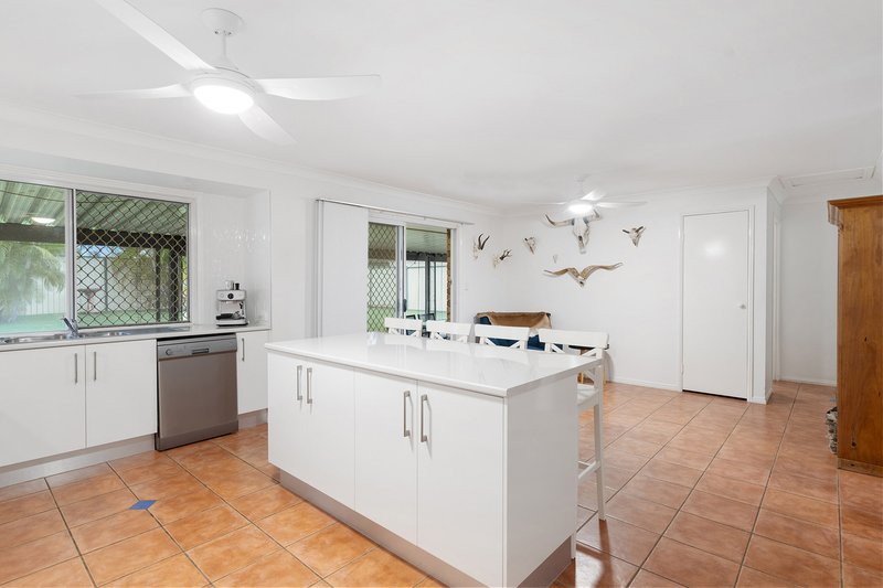 Photo - 5 Gingko Crescent, Regents Park QLD 4118 - Image 6