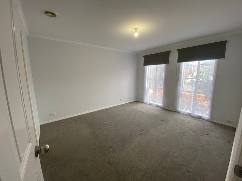 Photo - 5 Girraween Place, Caroline Springs VIC 3023 - Image 2