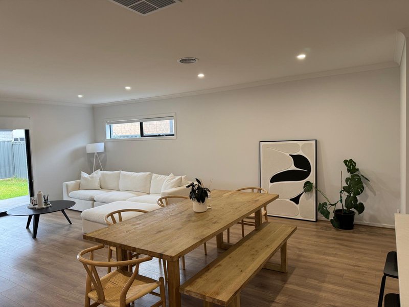 Photo - 5 Glenard Avenue, Strathtulloh VIC 3338 - Image 3