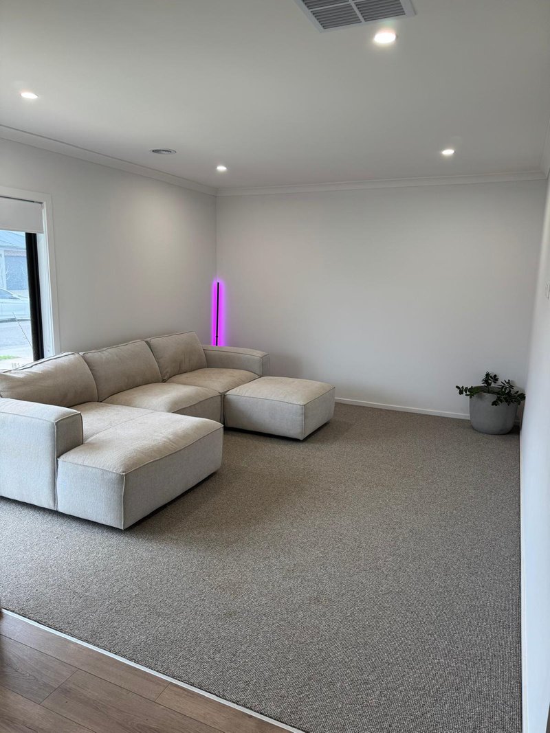 Photo - 5 Glenard Avenue, Strathtulloh VIC 3338 - Image 4