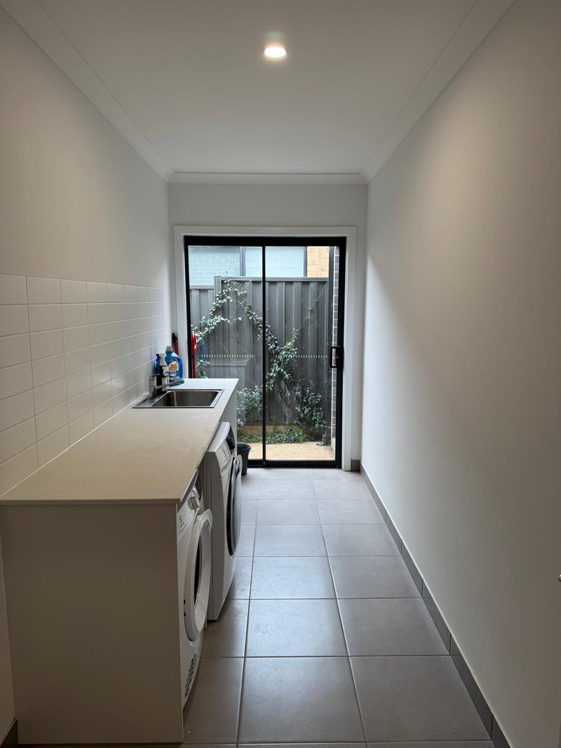 Photo - 5 Glenard Avenue, Strathtulloh VIC 3338 - Image 11