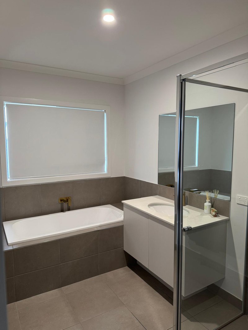 Photo - 5 Glenard Avenue, Strathtulloh VIC 3338 - Image 16
