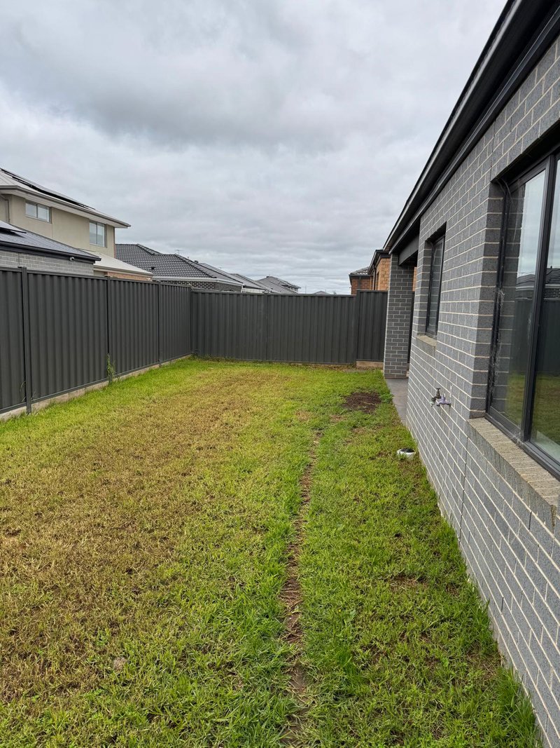 Photo - 5 Glenard Avenue, Strathtulloh VIC 3338 - Image 19