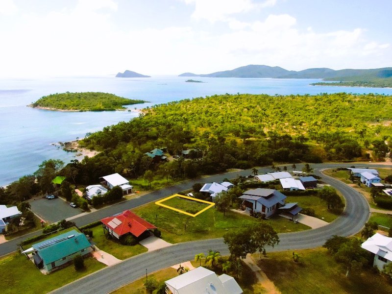 Photo - 5 Gloucester Avenue, Hideaway Bay QLD 4800 - Image 3