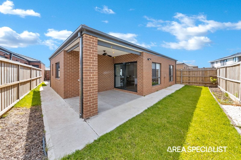 Photo - 5 Glow Way, Clyde North VIC 3978 - Image 9