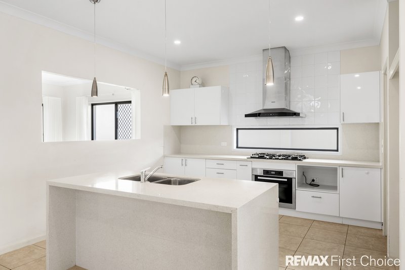 Photo - 5 Golden Place, Robertson QLD 4109 - Image 4
