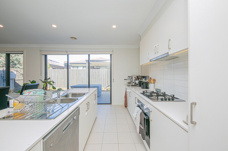 Photo - 5 Goshawk Street, Narre Warren VIC 3805 - Image 5