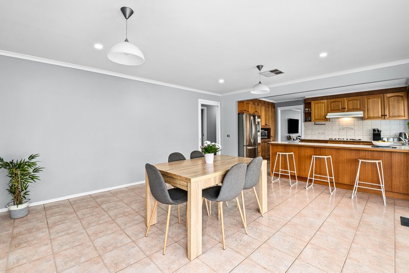 Photo - 5 Grant Court, South Morang VIC 3752 - Image 5