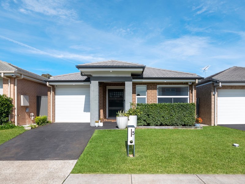 5 Grantham Crescent, Denham Court NSW 2565