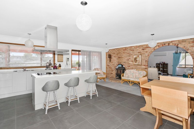 Photo - 5 Grantham Road, Batehaven NSW 2536 - Image 5