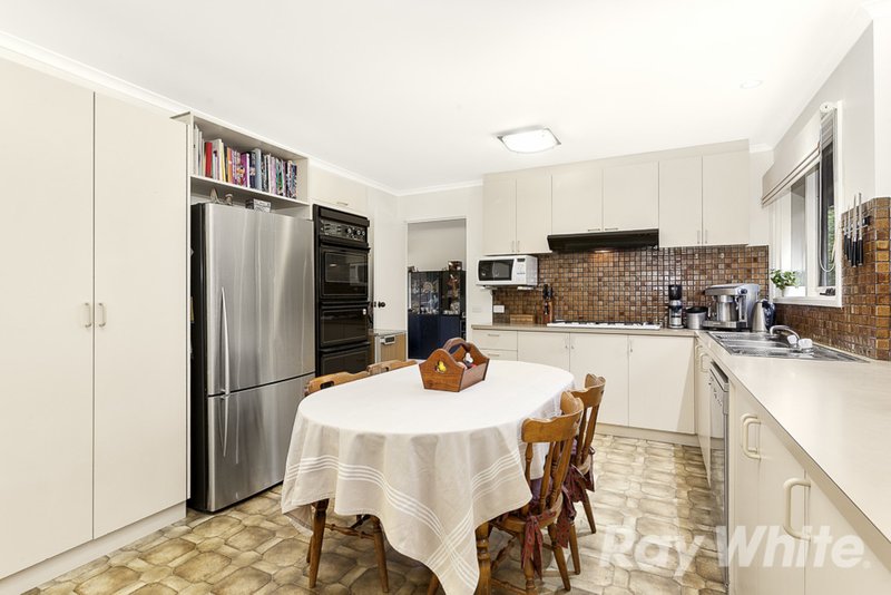 Photo - 5 Grantley Drive, Glen Waverley VIC 3150 - Image 5