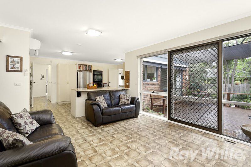 Photo - 5 Grantley Drive, Glen Waverley VIC 3150 - Image 6