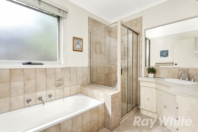 Photo - 5 Grantley Drive, Glen Waverley VIC 3150 - Image 8