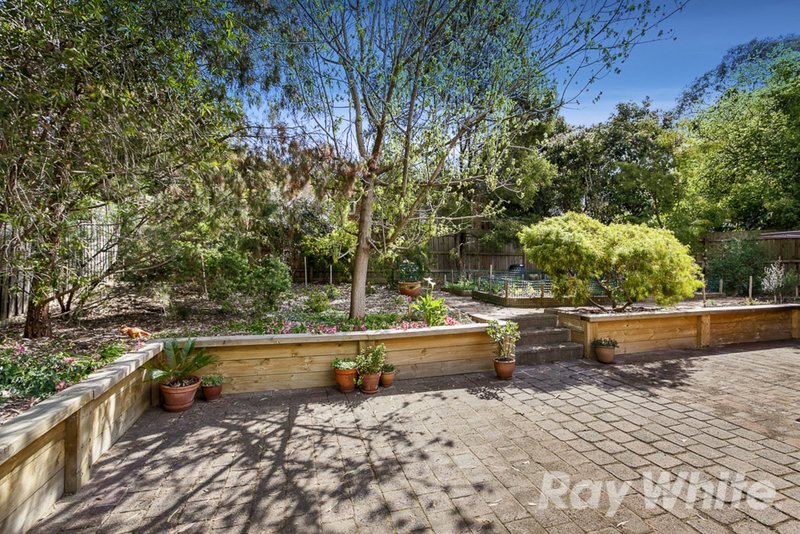 Photo - 5 Grantley Drive, Glen Waverley VIC 3150 - Image 9