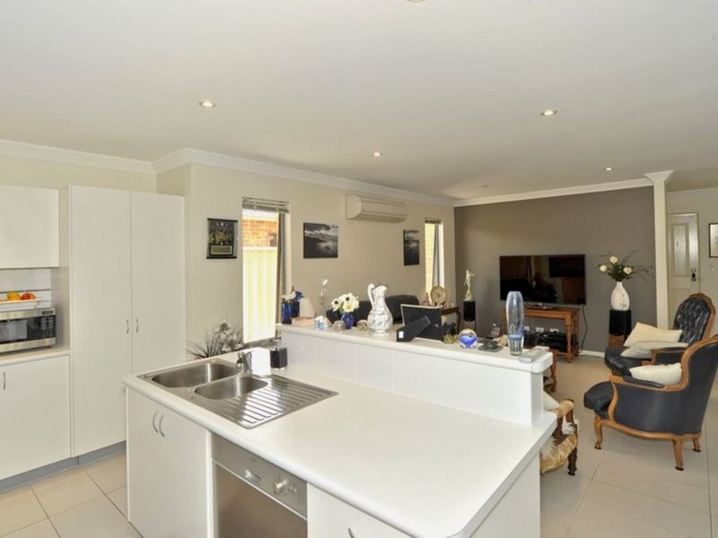 Photo - 5 Grasstree Road, Wannanup WA 6210 - Image 8