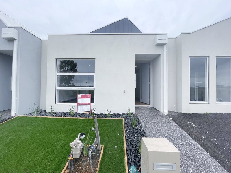 Photo - 5 Grazing Road, Weir Views VIC 3338 - Image 1