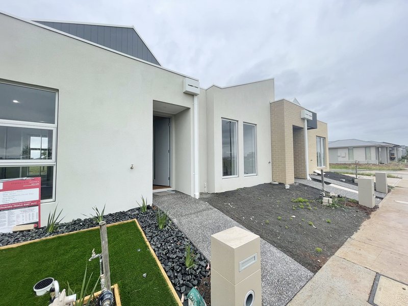 Photo - 5 Grazing Road, Weir Views VIC 3338 - Image 2