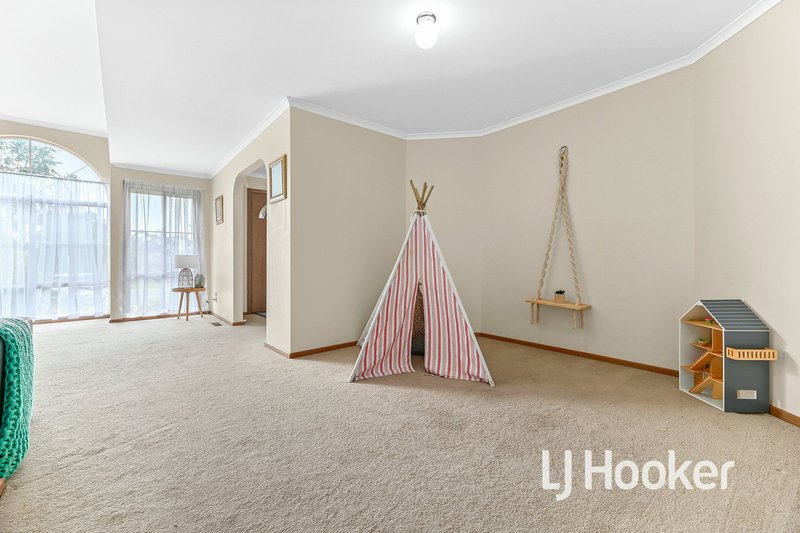 Photo - 5 Greaves Court, Pakenham VIC 3810 - Image 6