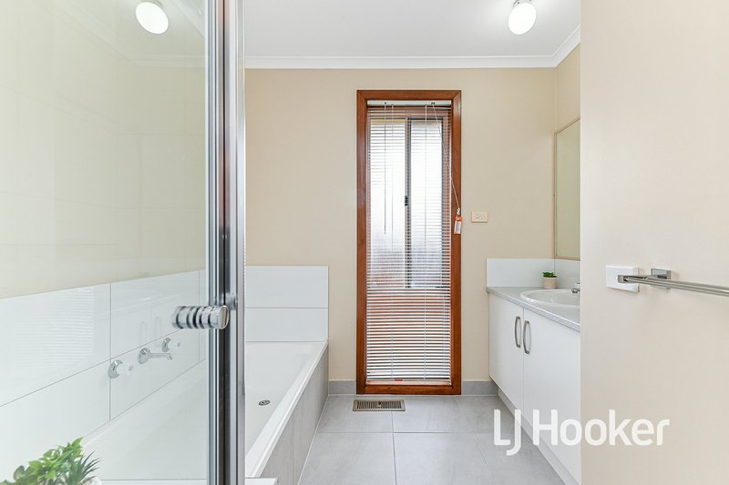 Photo - 5 Greaves Court, Pakenham VIC 3810 - Image 13