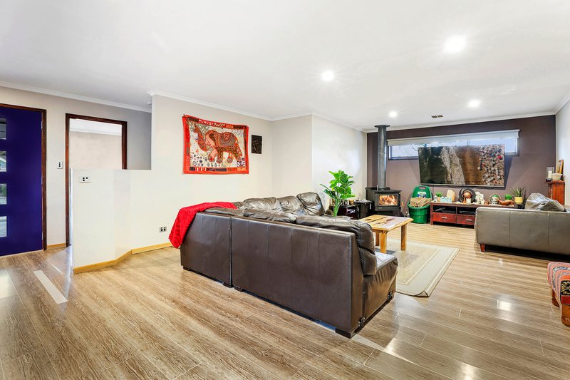 Photo - 5 Greenacre Crescent, Narre Warren VIC 3805 - Image 2