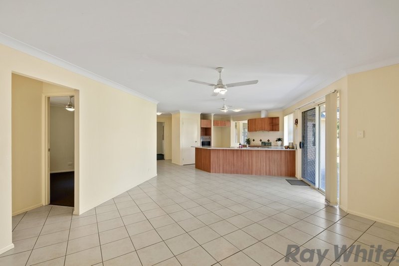 Photo - 5 Greenway Place, Deception Bay QLD 4508 - Image 5