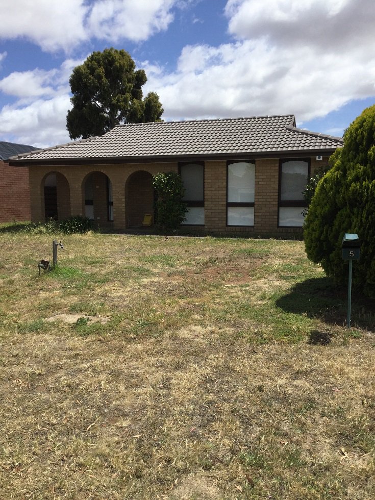 5 Grenville Place, Melton West VIC 3337