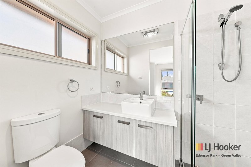Photo - 5 Gropler Avenue, Middleton Grange NSW 2171 - Image 3