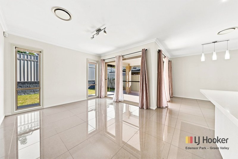 Photo - 5 Gropler Avenue, Middleton Grange NSW 2171 - Image 5