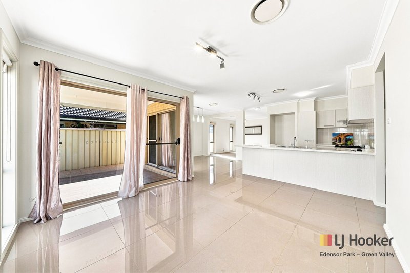 Photo - 5 Gropler Avenue, Middleton Grange NSW 2171 - Image 6