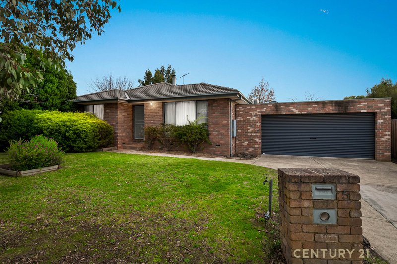 5 Gullquist Way, Pakenham VIC 3810