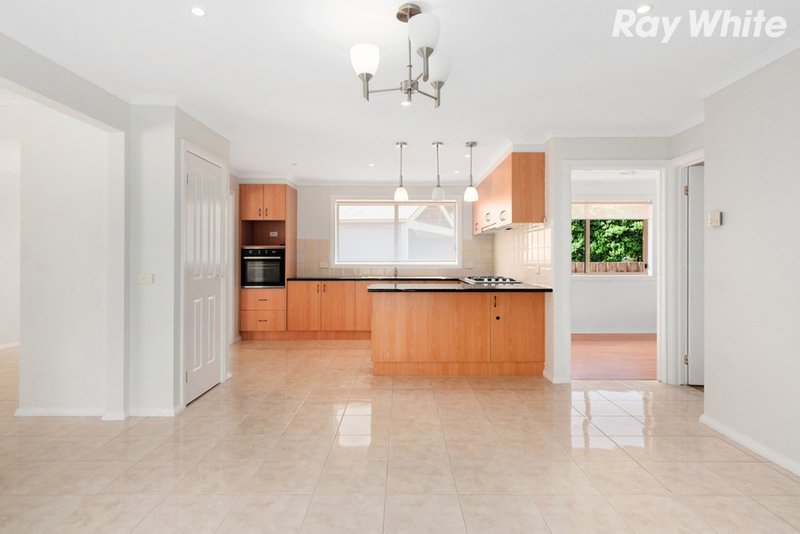 Photo - 5 Gus Court, Pakenham VIC 3810 - Image 6