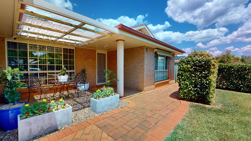 Photo - 5 Gwydir Court, Dubbo NSW 2830 - Image 2