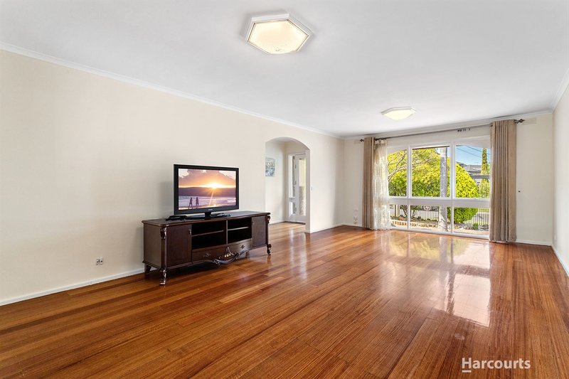 Photo - 5 Hainthorpe Grove, Mulgrave VIC 3170 - Image 3