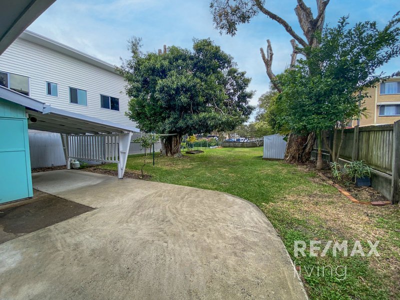 Photo - 5 Hall Avenue, Bongaree QLD 4507 - Image 2