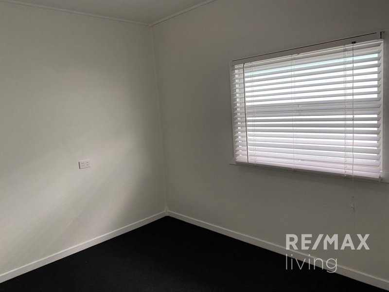 Photo - 5 Hall Avenue, Bongaree QLD 4507 - Image 11