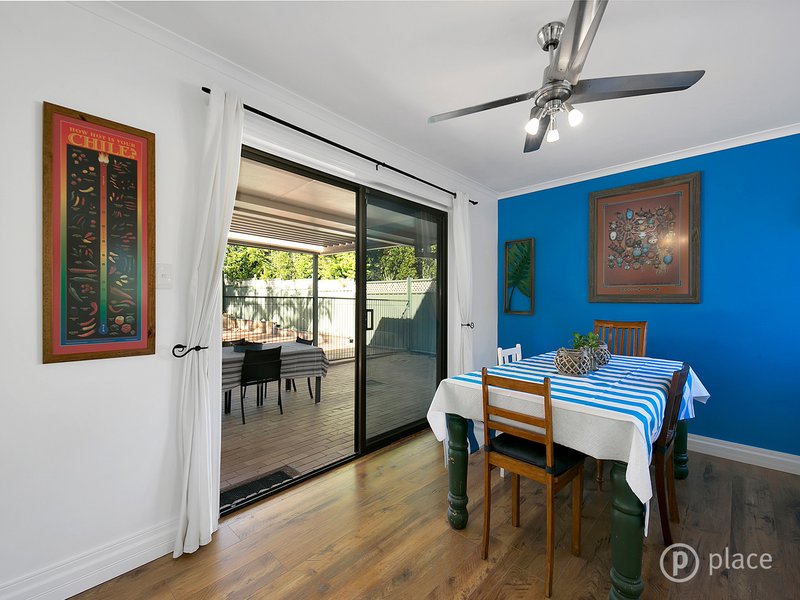 Photo - 5 Halmore Place, Chapel Hill QLD 4069 - Image 5