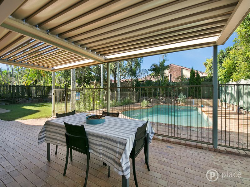 Photo - 5 Halmore Place, Chapel Hill QLD 4069 - Image 6