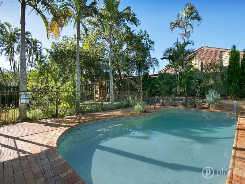 Photo - 5 Halmore Place, Chapel Hill QLD 4069 - Image 7