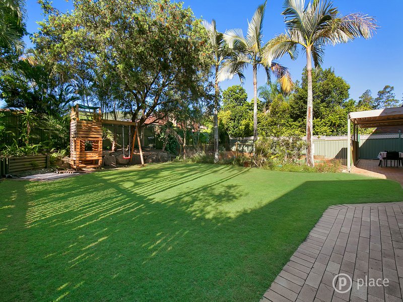 Photo - 5 Halmore Place, Chapel Hill QLD 4069 - Image 8