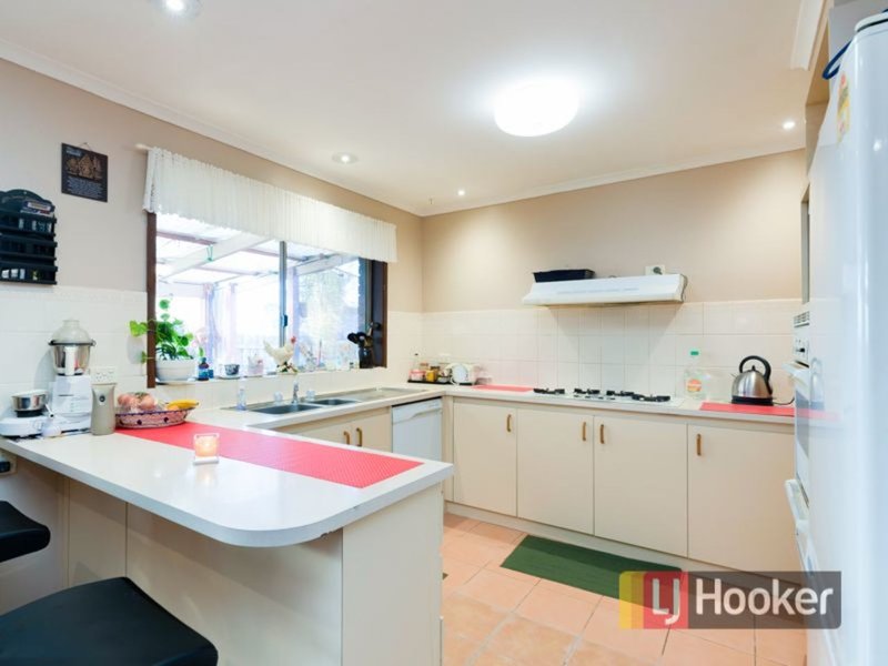 Photo - 5 Harbury Mews, Hampton Park VIC 3976 - Image 2