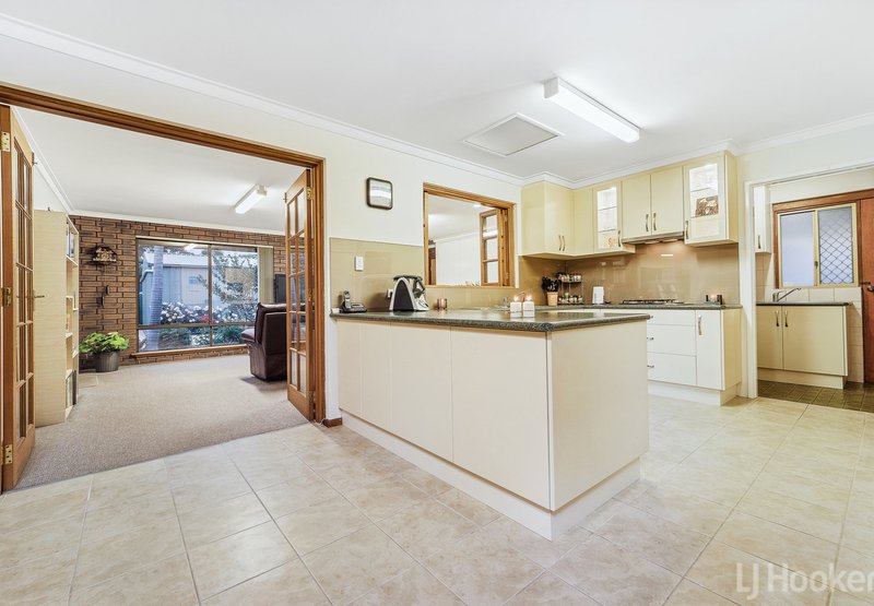 Photo - 5 Hargrave Drive, Thornlie WA 6108 - Image 5