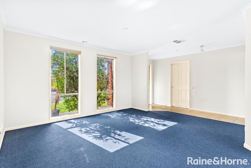 Photo - 5 Harrow Court, Kurunjang VIC 3337 - Image 3