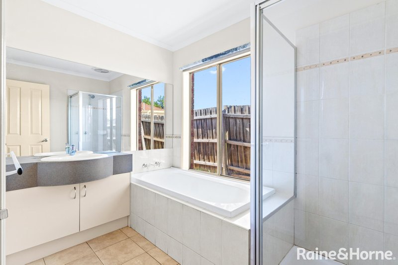 Photo - 5 Harrow Court, Kurunjang VIC 3337 - Image 6