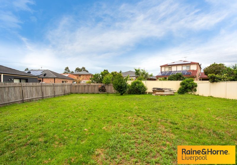 5 Hassarati Place, Casula NSW 2170